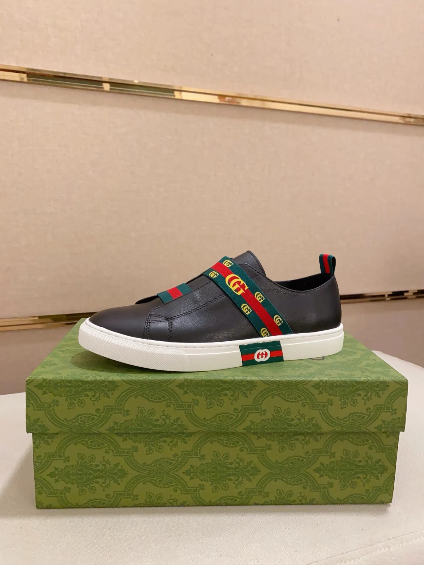 Men's clothing and shoes💰 440💰🇮🇹🇮🇹GUCCI (Gucci) top 🔍🔍 spring and summer models are on sale at the same time, the upper 🇮🇹 imported Italian first-layer cowhide, fully imported sheepskin lining 💪💪, completely 1⃣️compared 1⃣️Reproduction🇮🇹💪💪, ⚠Sole: The original sole is specially provided by the original factory, the exclusive movable molded sole is super comfortable, ⚠Original factory follow-up goods, 🔍🔍high quality, you can enter and leave the counter at will, welcome to compare⚠. Code number:38-44